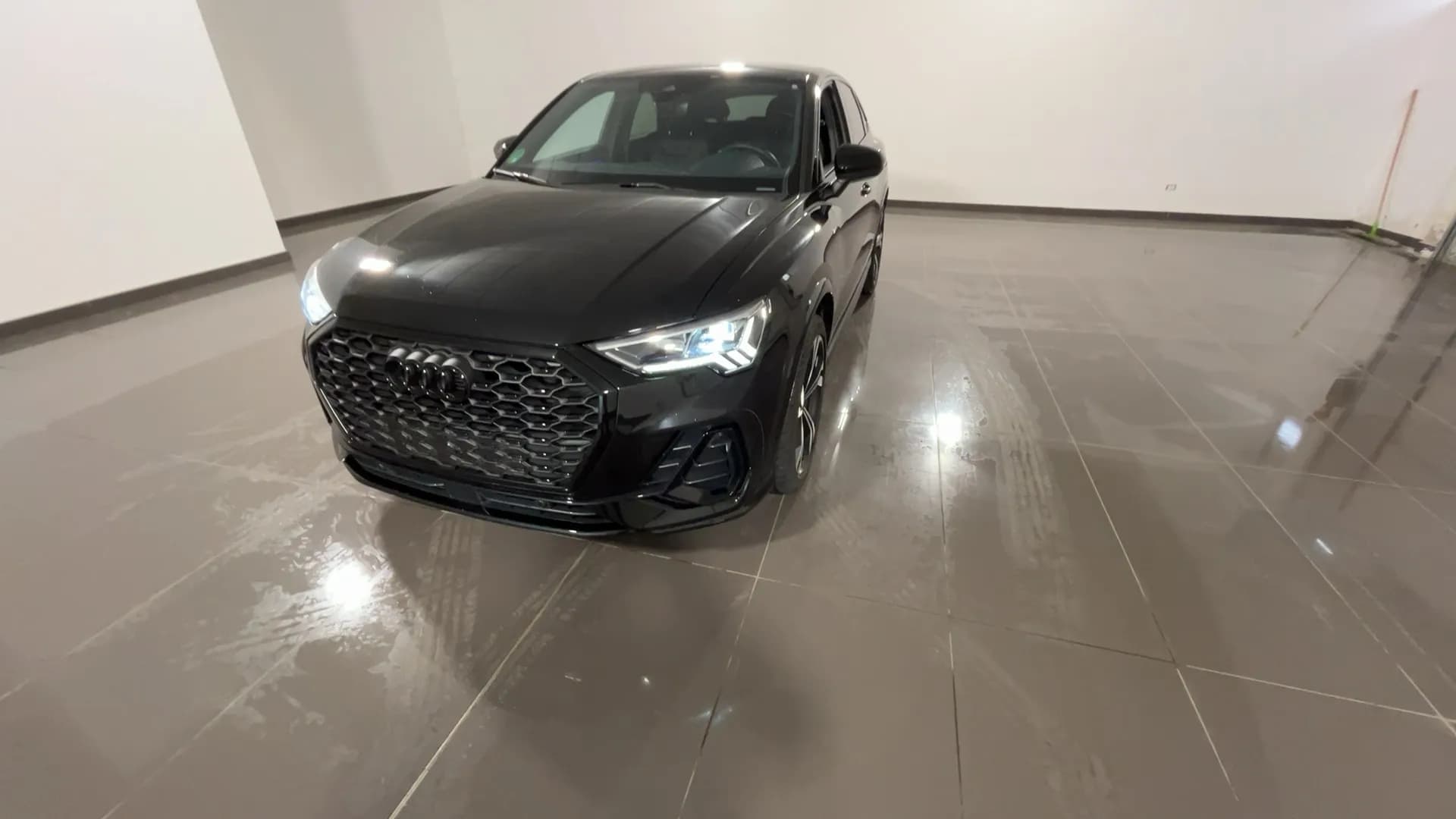 marca_Q3_Sportback_35_TDI_Identity_Black_S-Tro_md5p1m72szgaceg62qhn_1744637872110