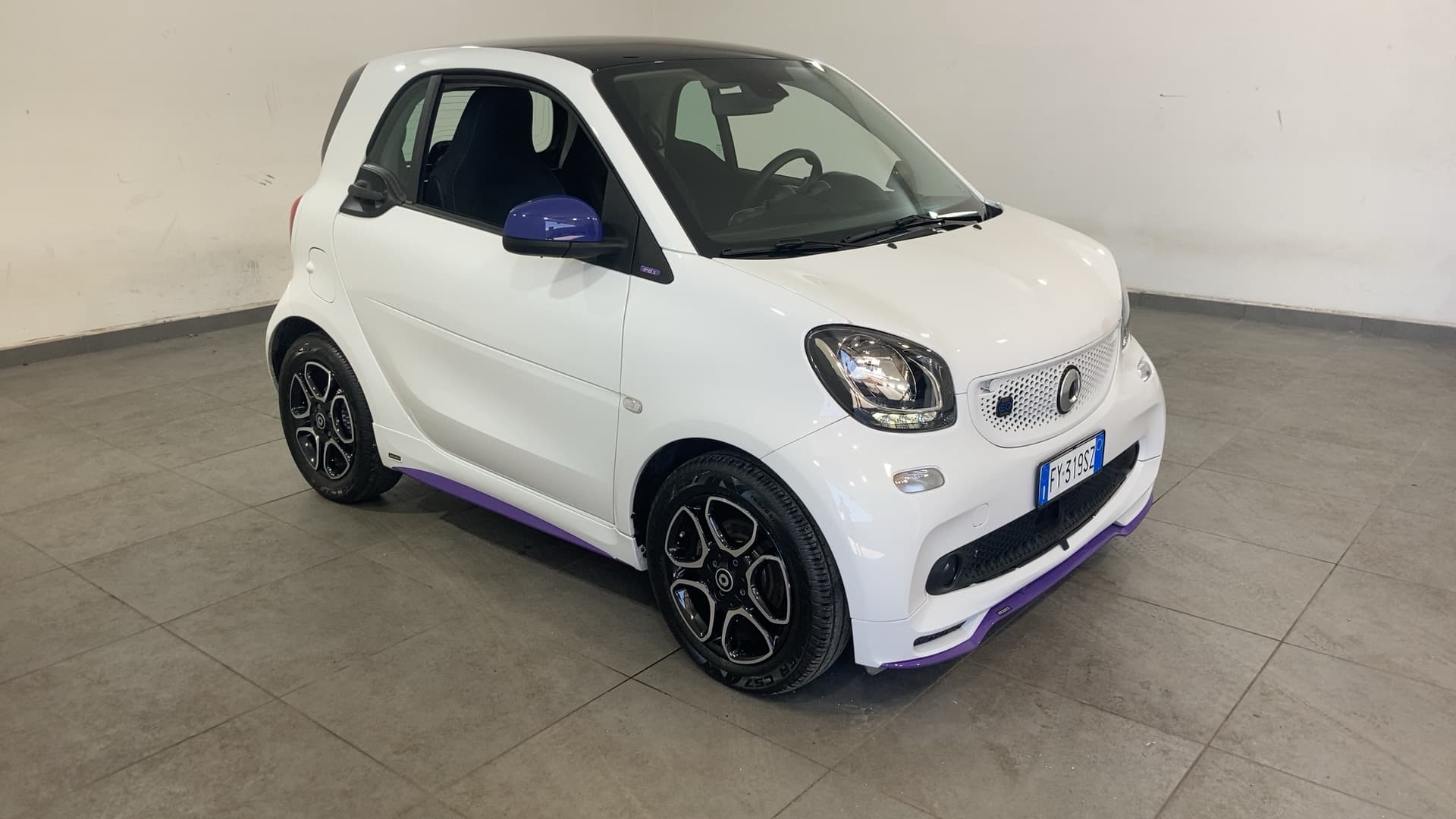 marca_Fortwo_EQ_Passion_82cv_auto_FY319SZ_1684836473575