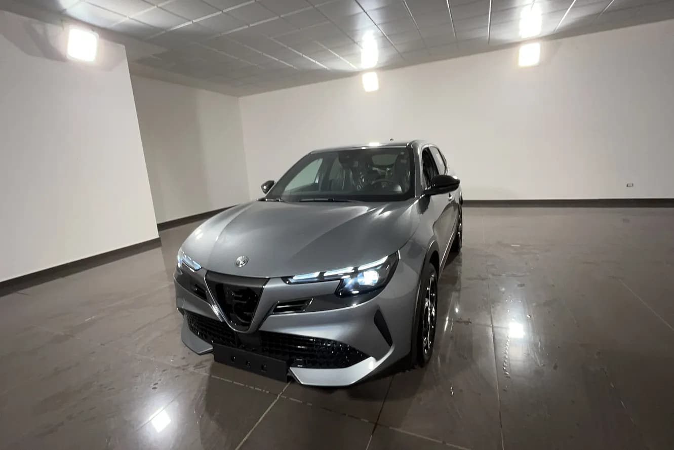 ALFA_ROMEO_Junior_12_ibrida_Speciale_145cv_edct6_IT22286_xq3cv4l3nb0lp8pmeg2c_105290_1764602406419-597924920